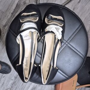 Elegant Black Women's Loafers with Bow Detail